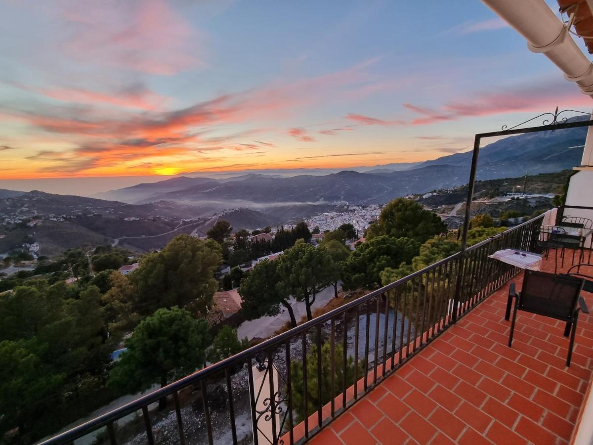 Lovely 2 Bed Apartment With Stunning Views & Pool Cómpeta Екстериор снимка